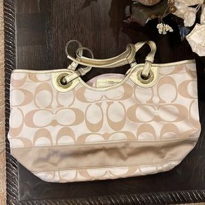 Coach Purse Serial No. B1226-F19565.